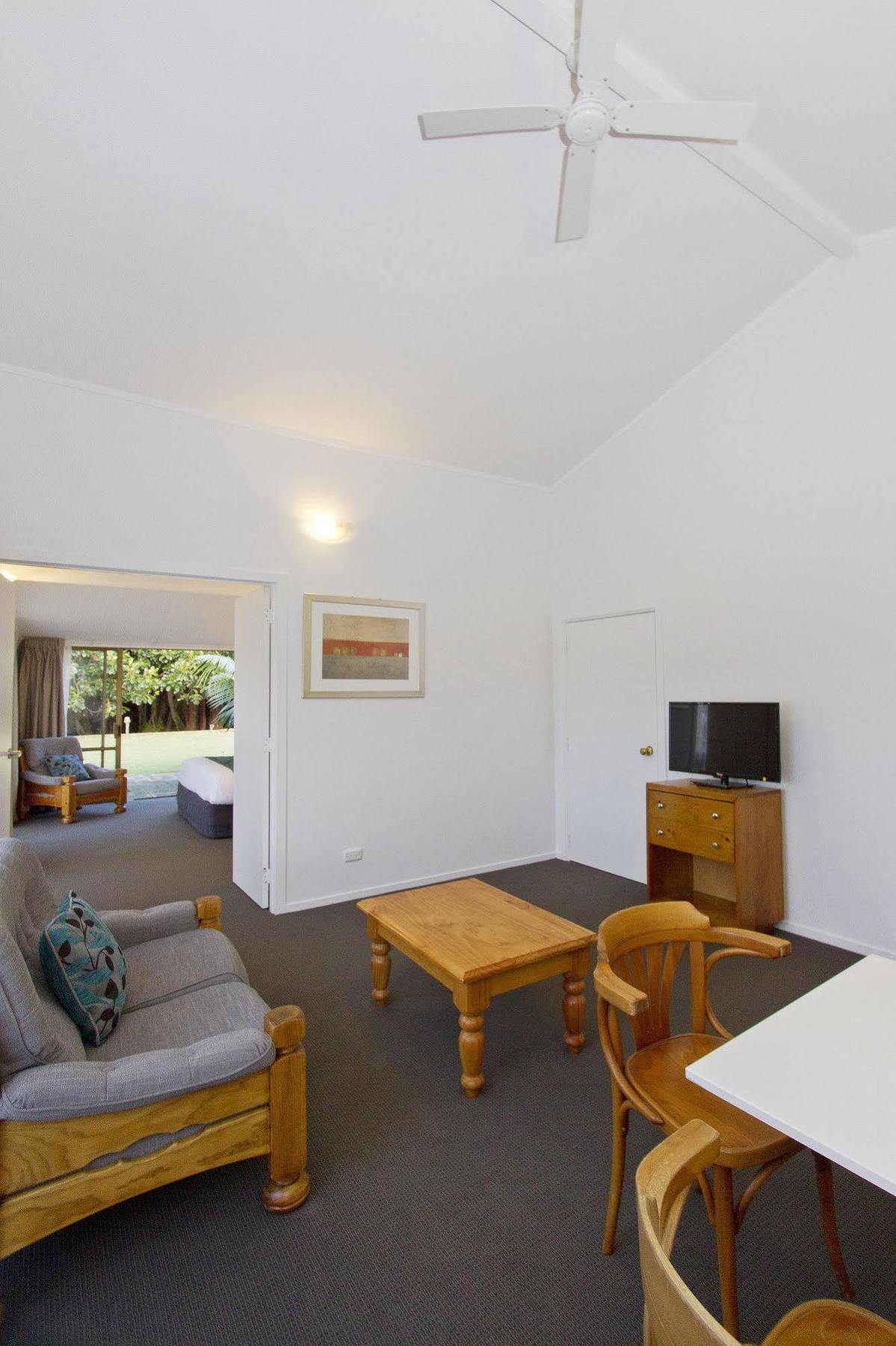 Castaway Norfolk Island Hotel Burnt Pine Exterior photo